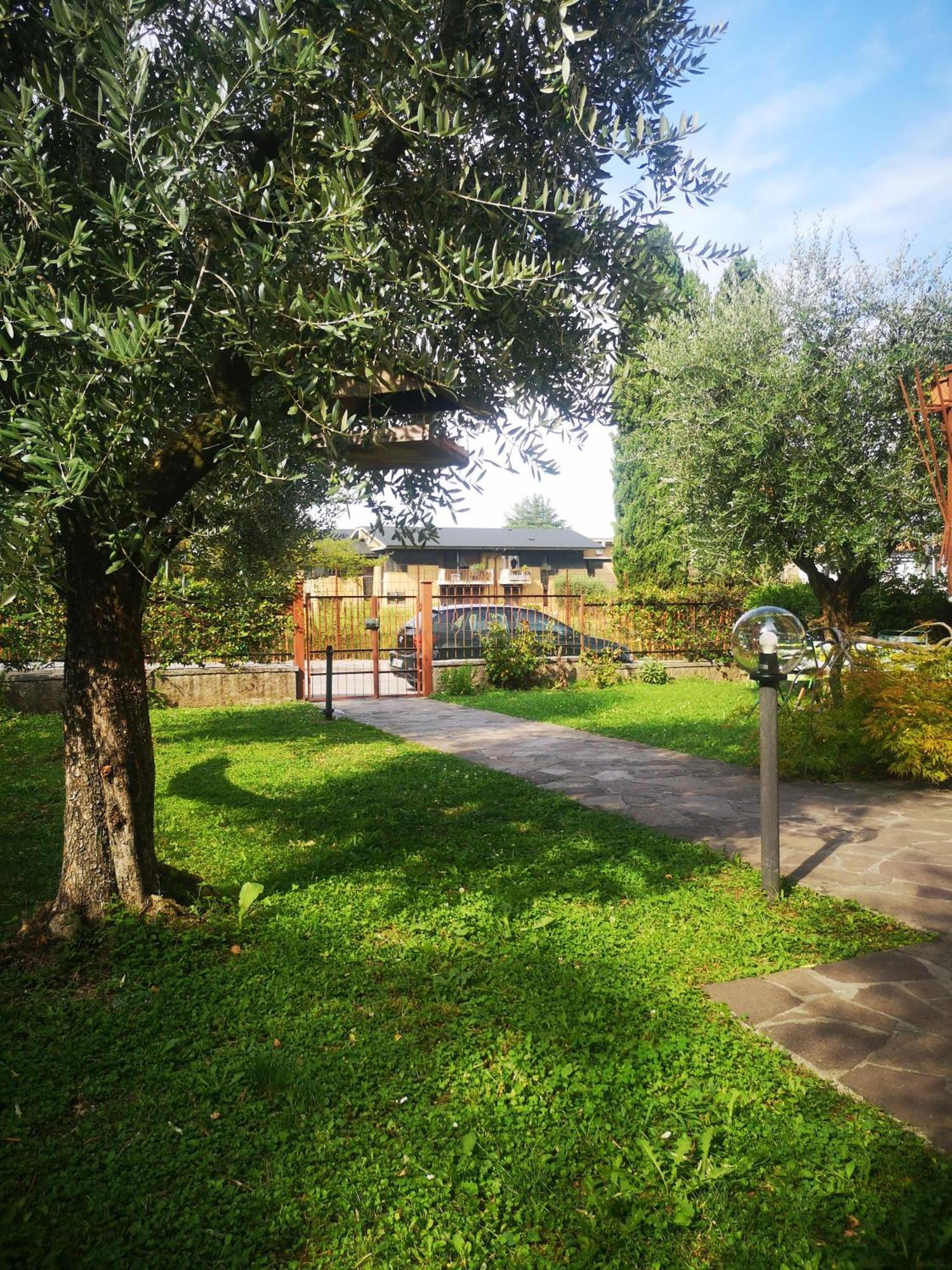 Ai Quattro Ulivi Apartment Peschiera del Garda Bagian luar foto